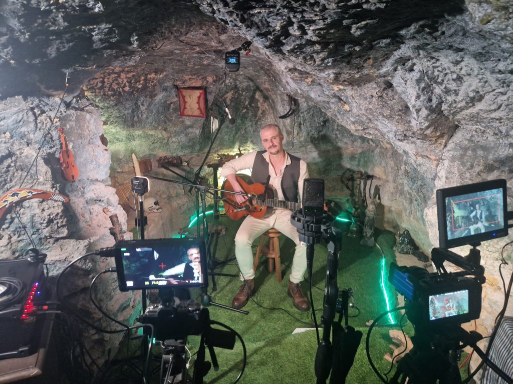 Enrique Amigó Cave Session